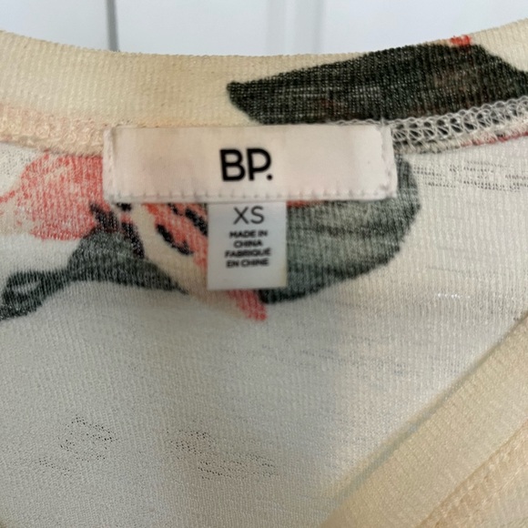 Sweet Lemon Tee in creme and yellow by BP. XS perfect for summer - Picture 3 of 4